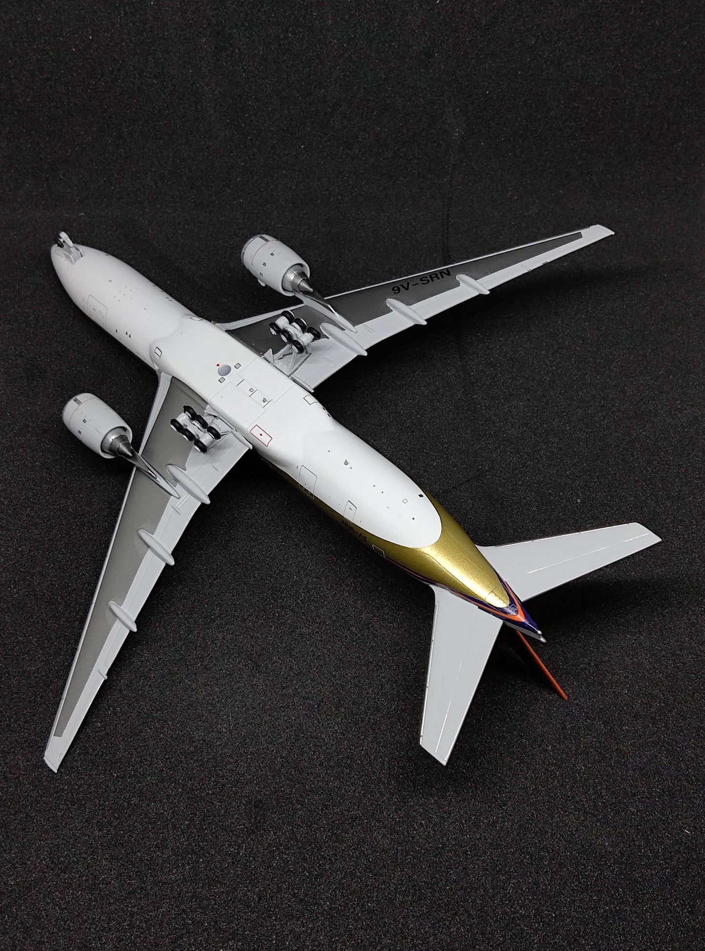 Singapore Airlines Boeing B777-200ER 9V-SRN Diecast Scale Model JCWings