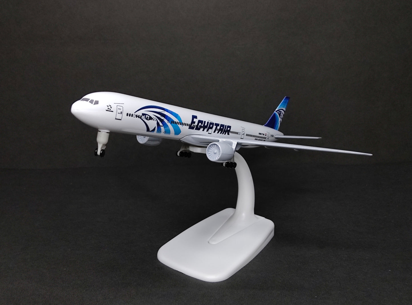 Egypt Air Boeing 777-300 SU-GDM 20cms Airplane Model