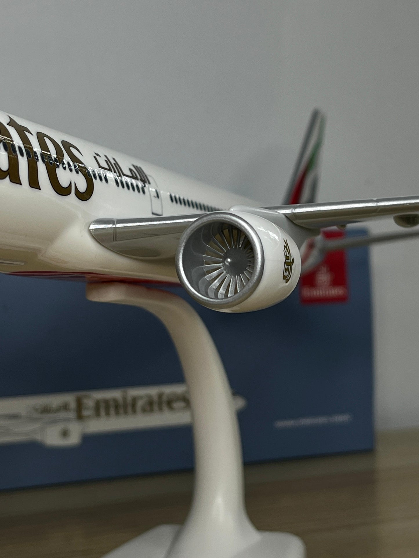 Emirates Boeing 777-300ER A6-ENV 1/200 Snap Fit Scale Model