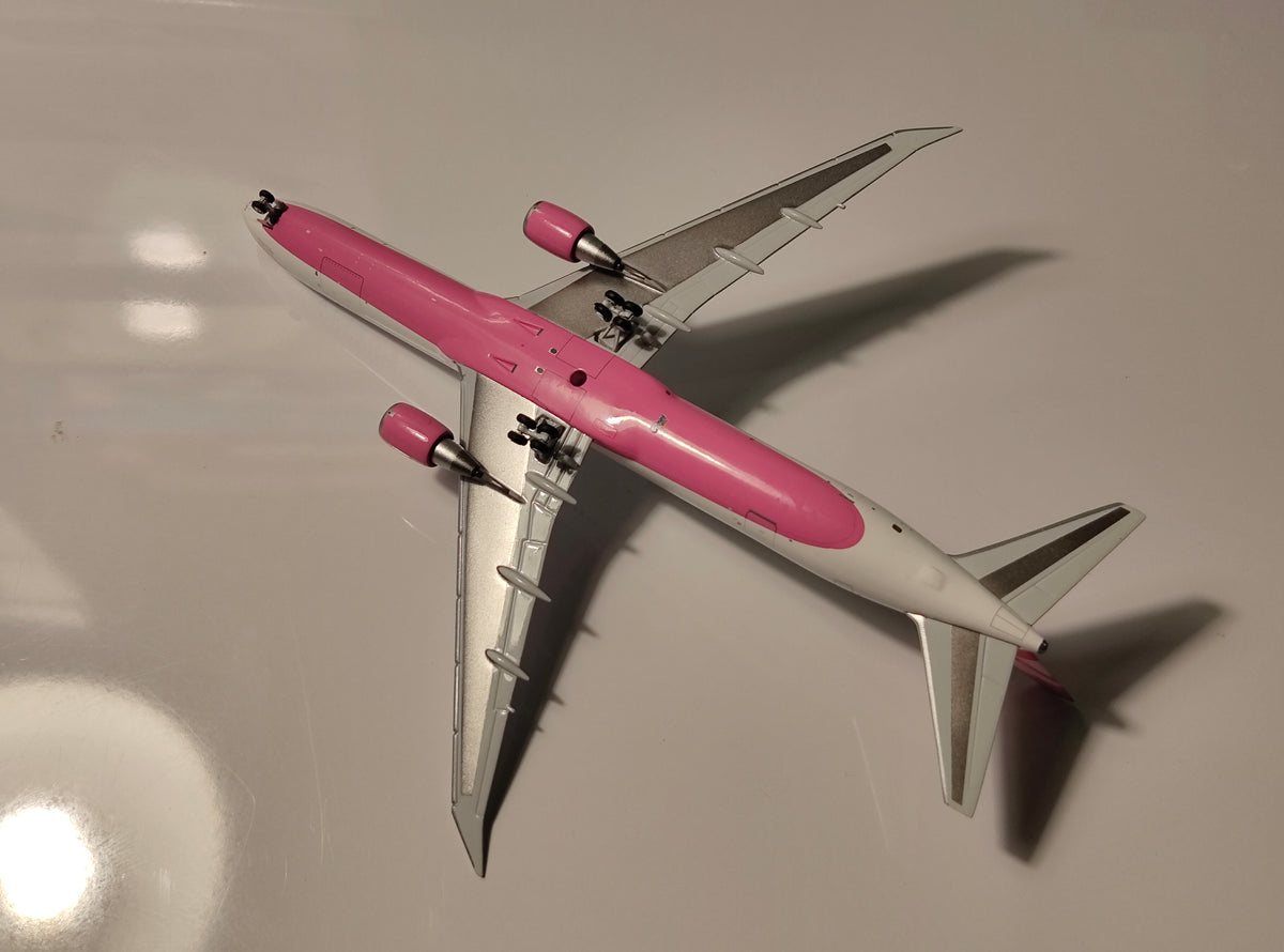 Delta Airlines Boeing B767-400 N845MH Evelyn H. Lauder (Breast Cancer Research Foundation) 1/400 Diecast Scale Model GeminiJets