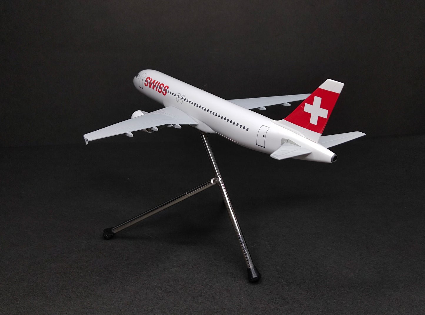 Swiss Airbus A320 1/200 Scale Snap Fit Model Hogan Wings
