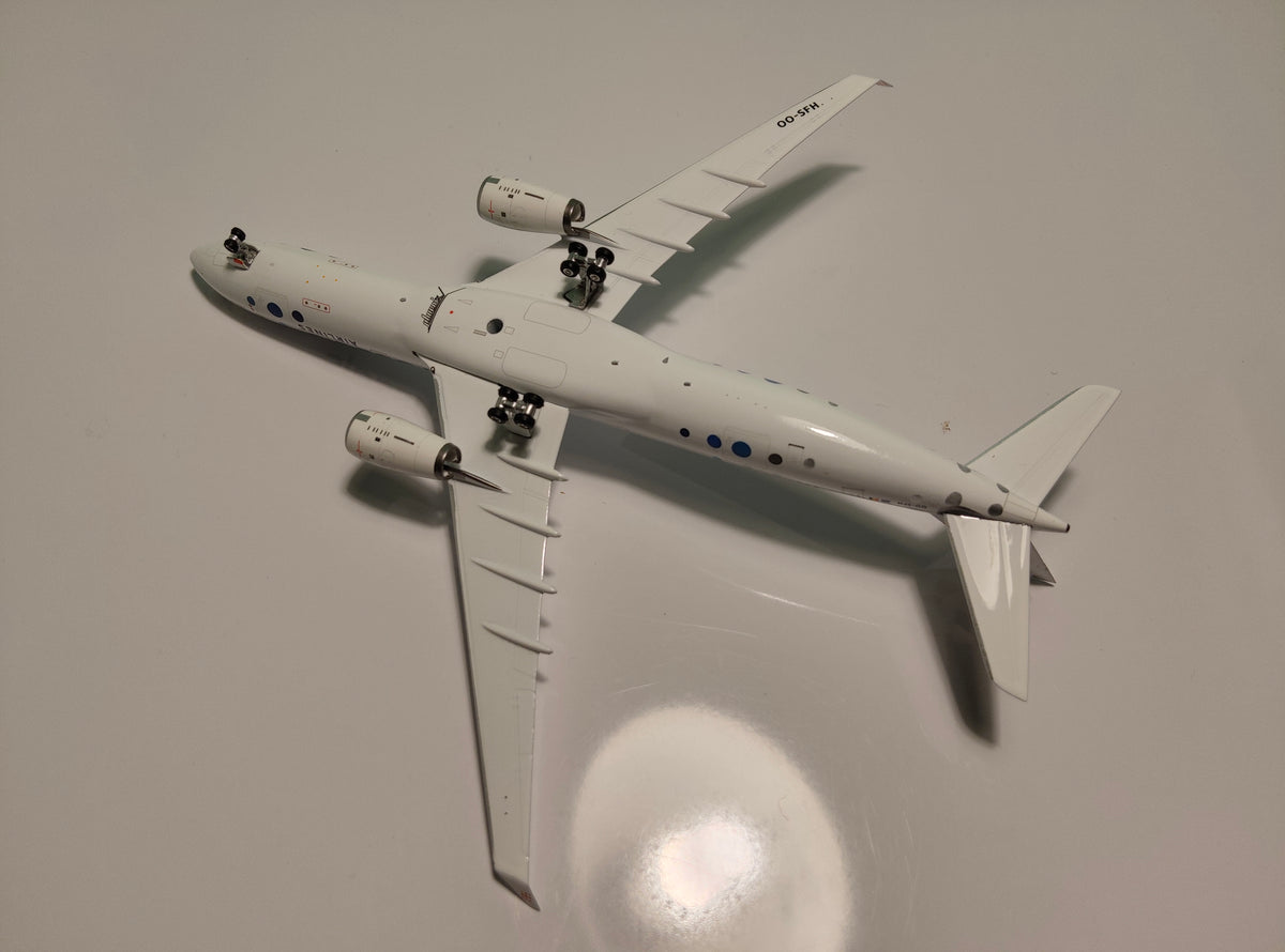 Brussels Airlines Airbus A330-300 OO-SFH 1/400 Diecast Scale Phoenix Models