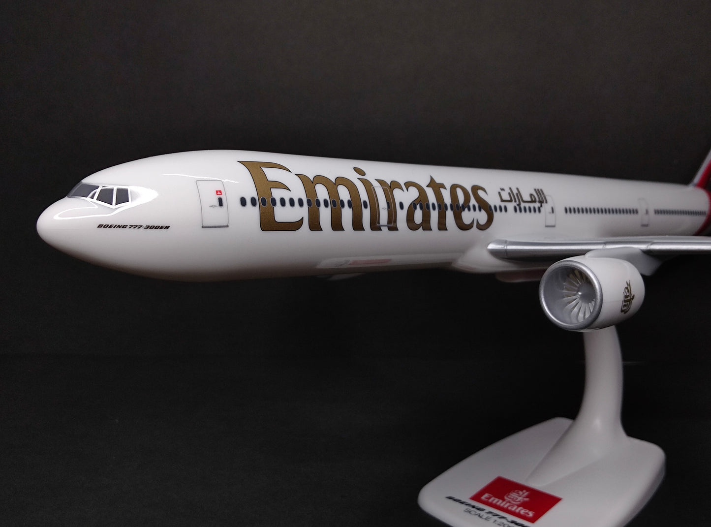 Emirates Boeing 777-300ER A6-ENV (New Livery) 1/200 Snap Fit Scale Model