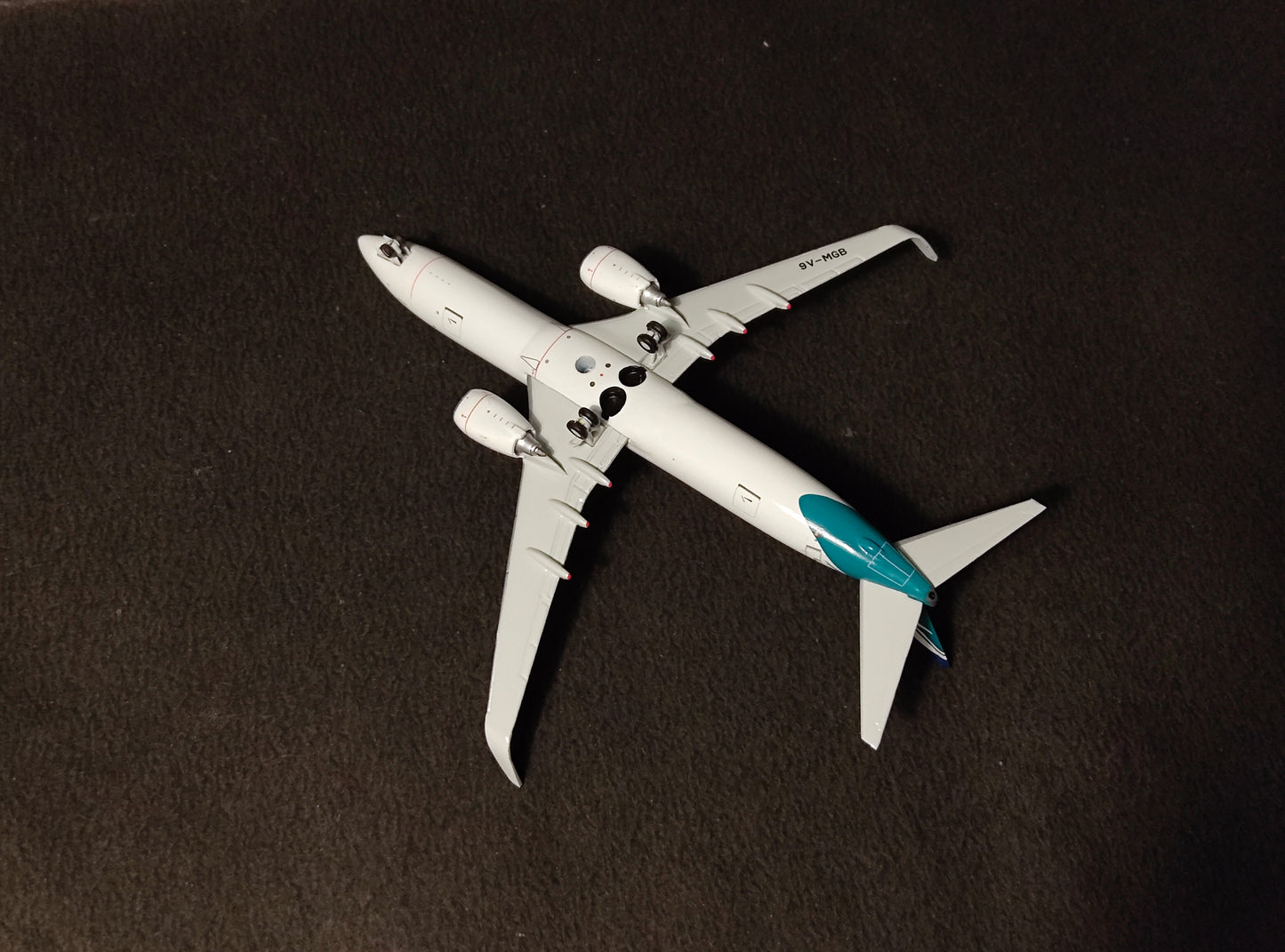 Silk Air Boeing 737-800 9V-MGB 1/400 Diecast Scale Model JCWings