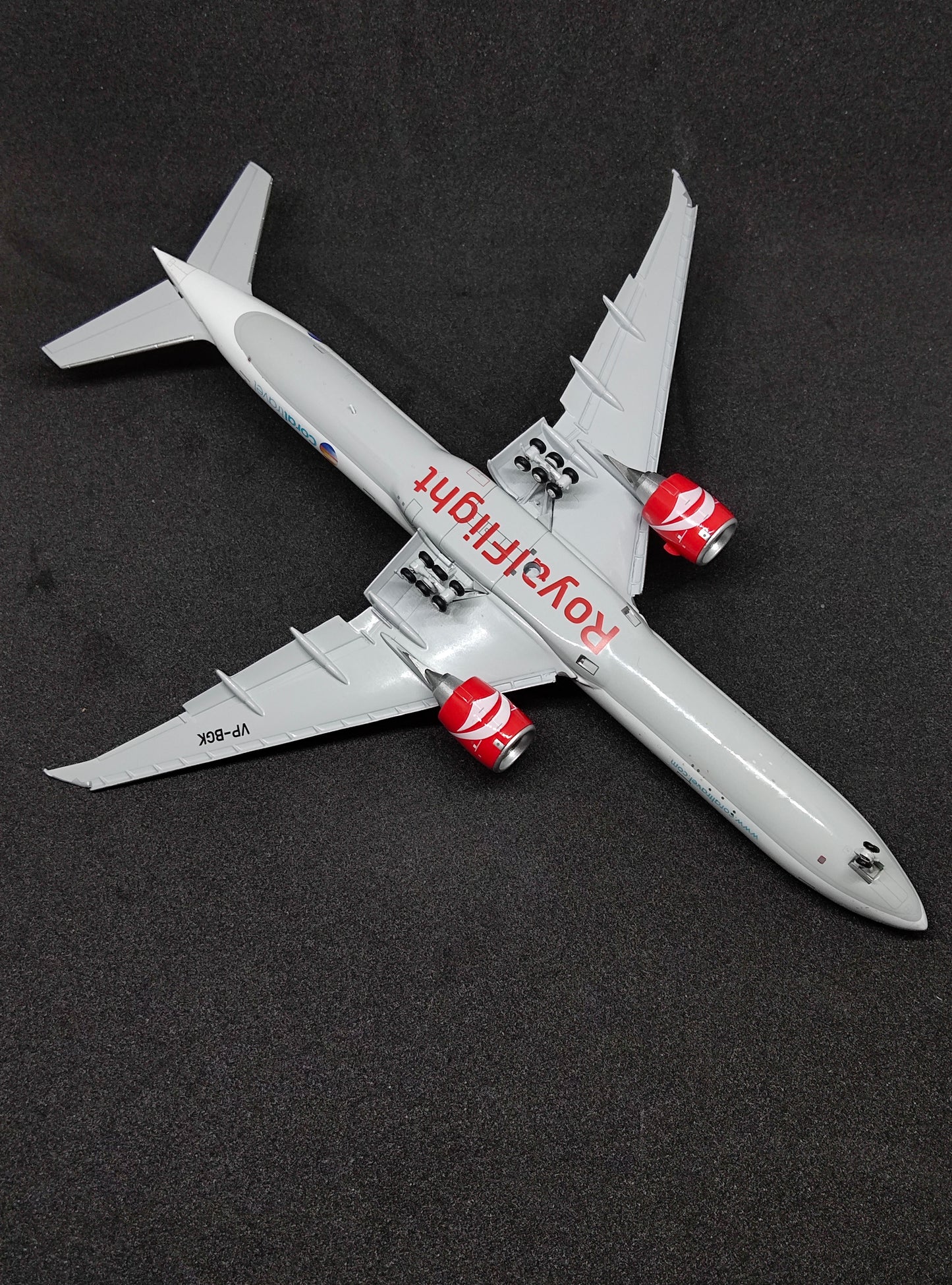 Royal Flight Boeing B777-300ER VP-BGK flaps down version 1/400 Diecast Scale Model JCWings