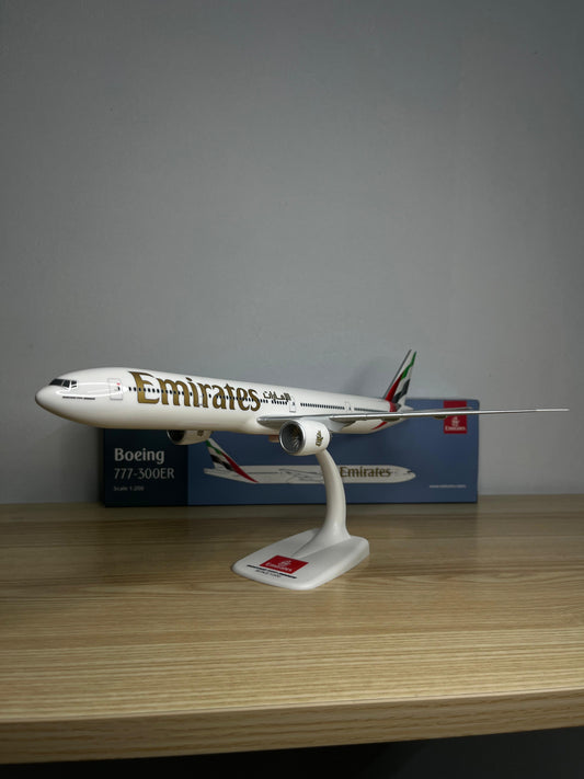 Emirates Boeing 777-300ER A6-ENV 1/200 Snap Fit Scale Model