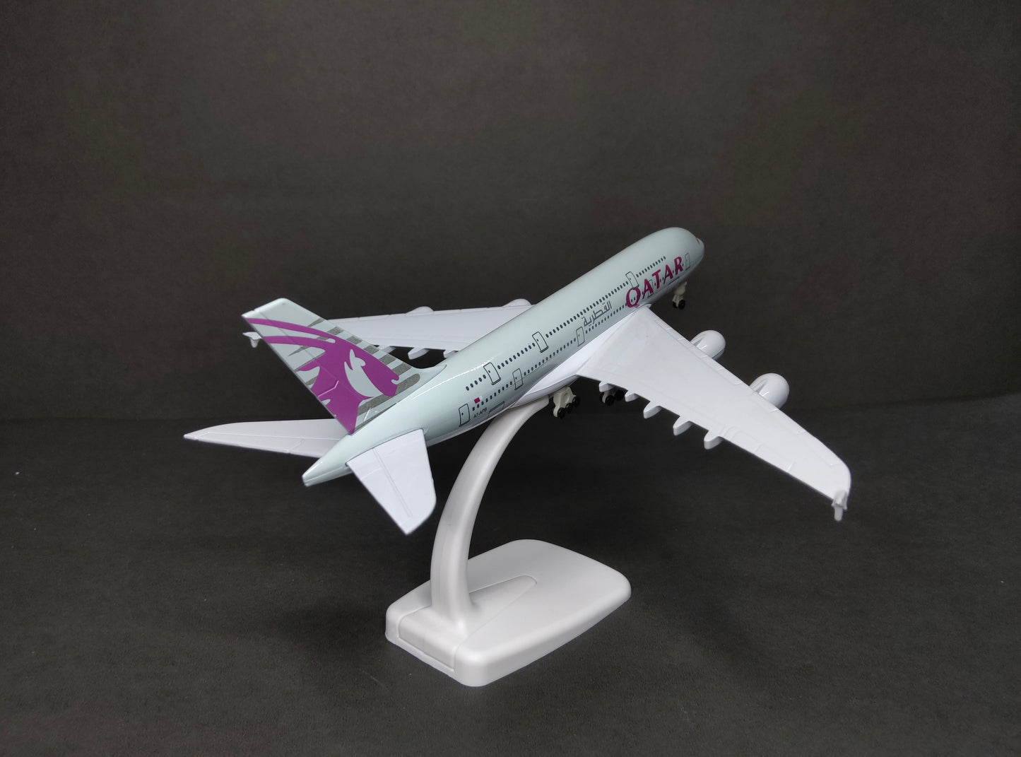 Qatar Airways Airbus A380-800 A7-APB 20cms Airplane Model