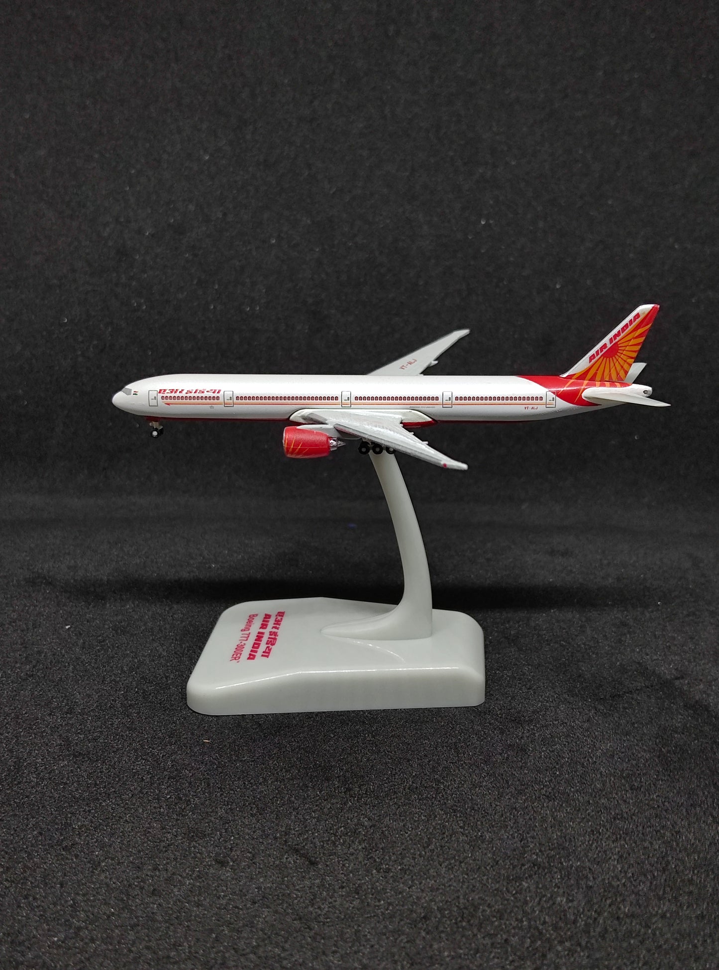 Air India Boeing B777-300ER VT-ALJ 1/1000 Diecast Scale Model Hogan Wings