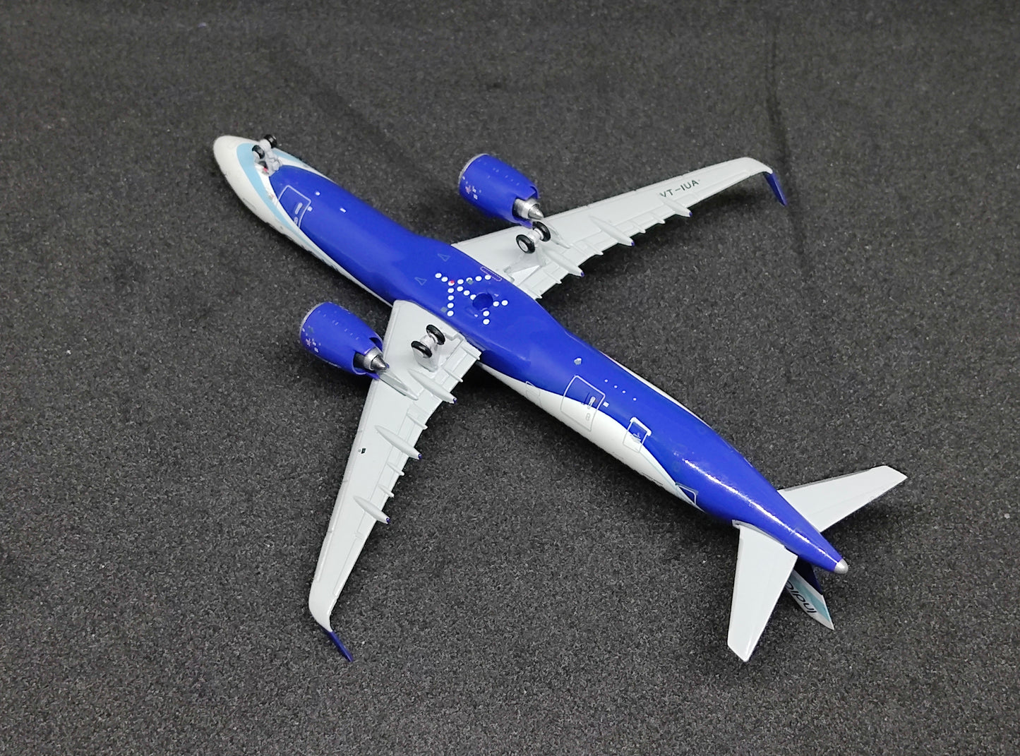 IndiGo Airbus A321neo VT-IUA 1/400 Diecast Scale Model JCWings