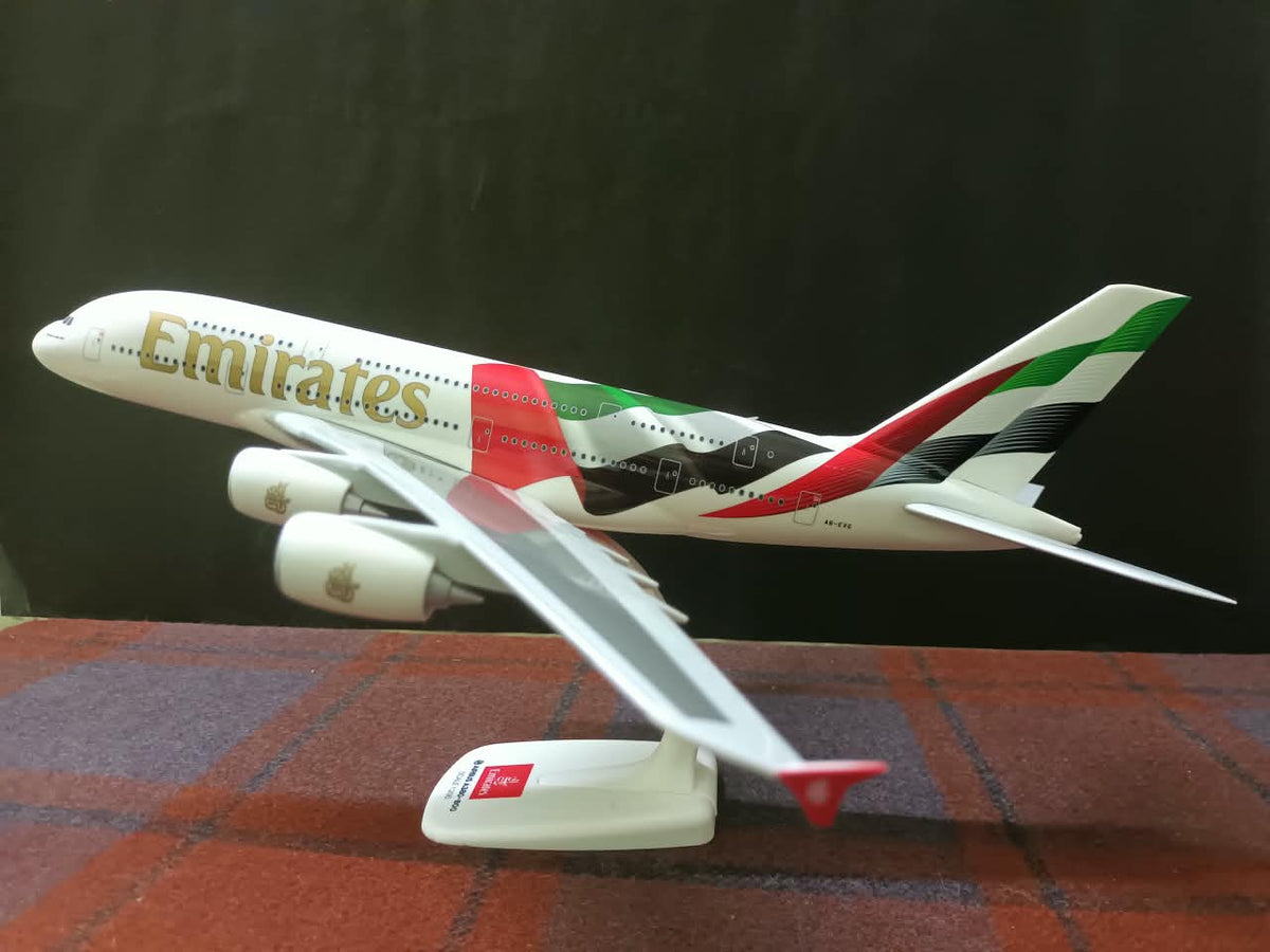 Emirates Airbus A380-800 A6-EVG UAE Flag Livery 1/200 Scale Snap Fit Airplane Model