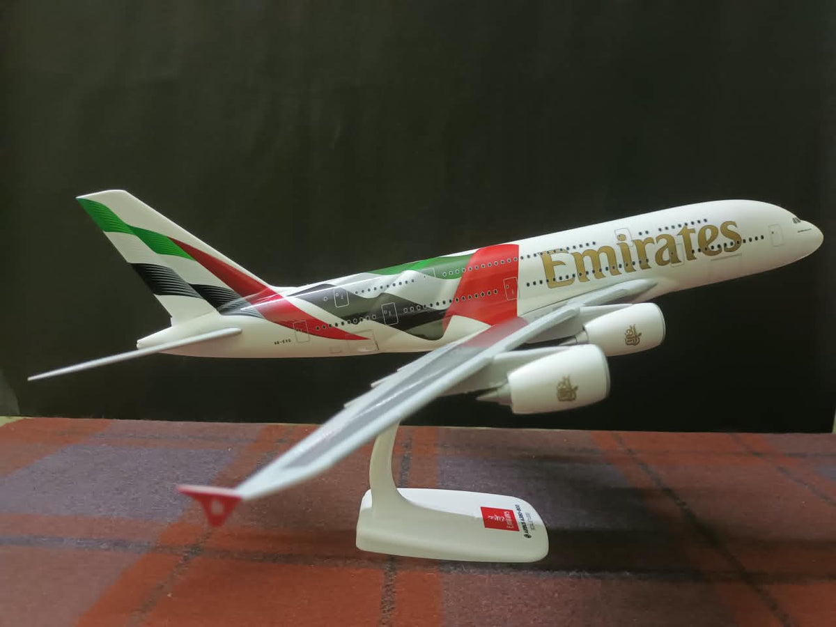 Emirates Airbus A380-800 A6-EVG UAE Flag Livery 1/200 Scale Snap Fit Airplane Model