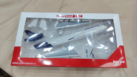 Lufthansa Cargo McDonnell Douglas MD-11 D-ALCD 1/200 Scale Snap Fit Model Model Herpa