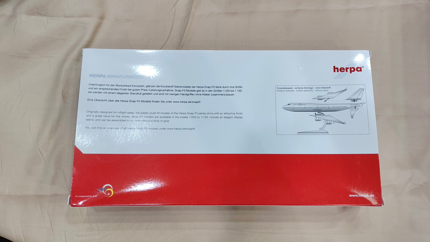 Lufthansa Cargo McDonnell Douglas MD-11 D-ALCD 1/200 Scale Snap Fit Model Model Herpa