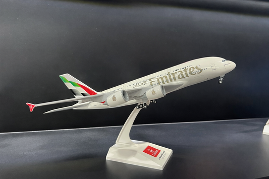 Emirates Airbus A380-800 (New Livery) 1/200 Scale Snap Fit Model with Landing Gears