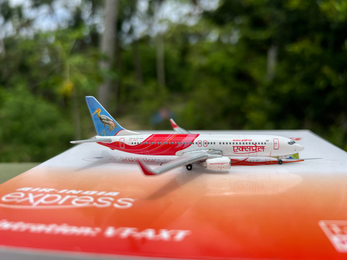 Air India Express Boeing 737-800 VT-AXT (Stork & Peacock) 1/400 Scale Diecast Model Brand Phoenix