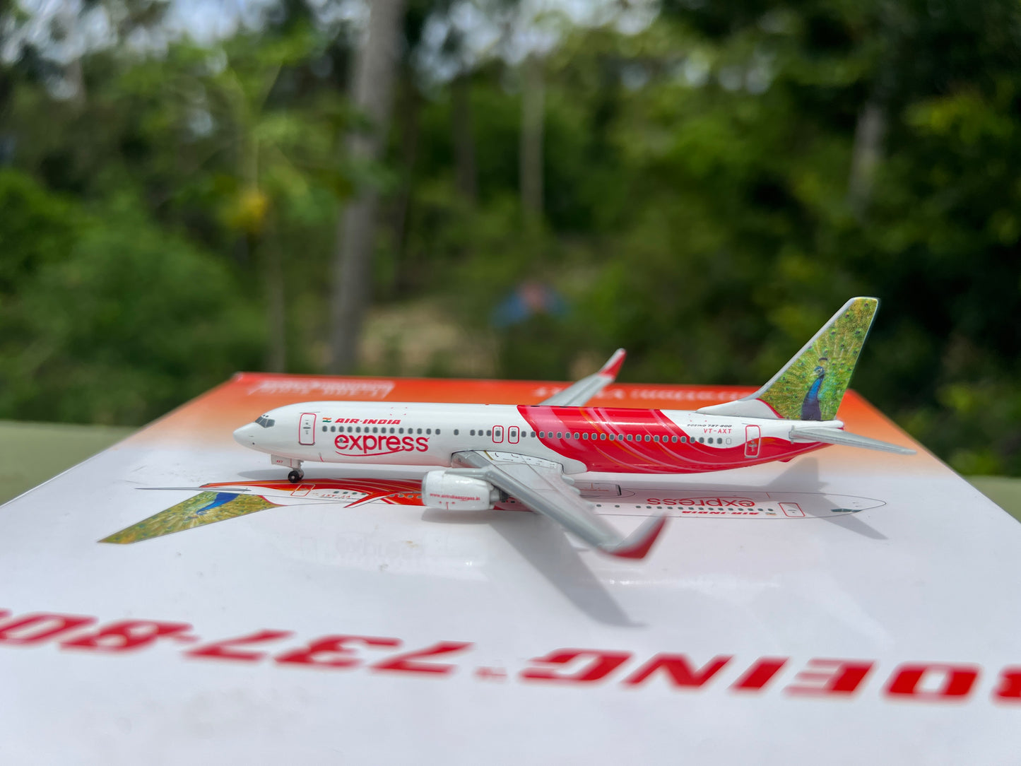 Air India Express Boeing 737-800 VT-AXT (Stork & Peacock) 1/400 Scale Diecast Model Brand Phoenix