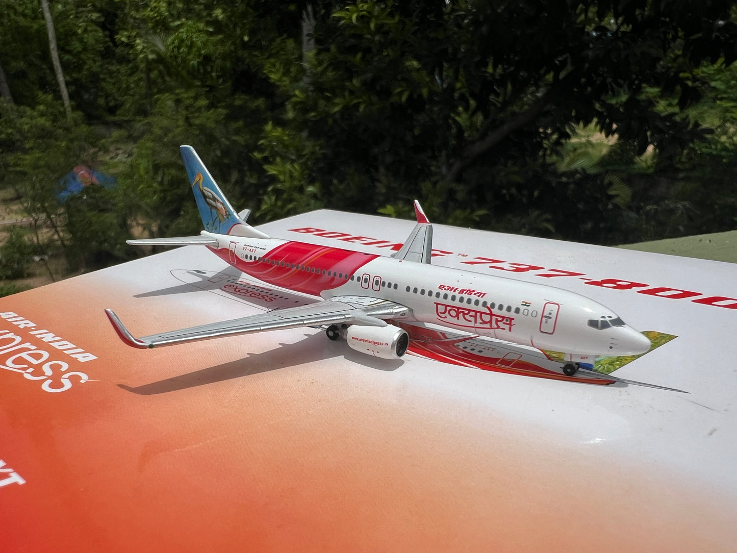 Air India Express Boeing 737-800 VT-AXT (Stork & Peacock) 1/400 Scale Diecast Model Brand Phoenix