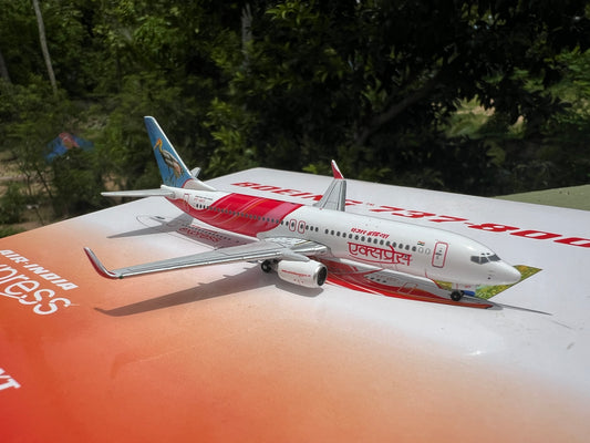 Air India Express Boeing 737-800 VT-AXT (Stork & Peacock) 1/400 Scale Diecast Model Brand Phoenix