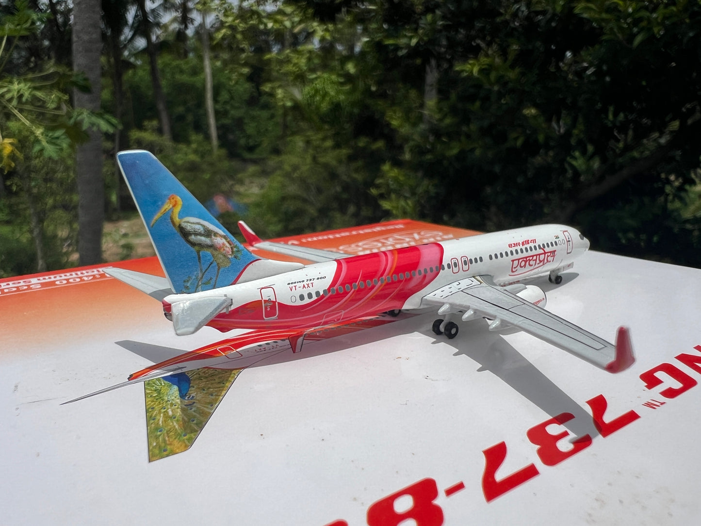 Air India Express Boeing 737-800 VT-AXT (Stork & Peacock) 1/400 Scale Diecast Model Brand Phoenix