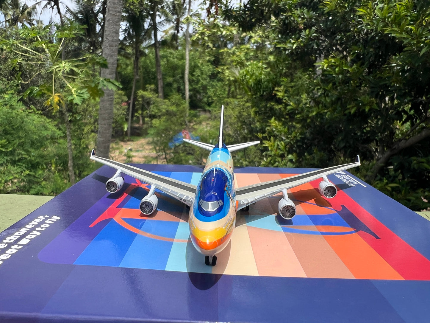 Singapore Airlines Boeing 747-400 9V-SPK Tropical Livery) 1/400 Scale Diecast Model | Apollo Models