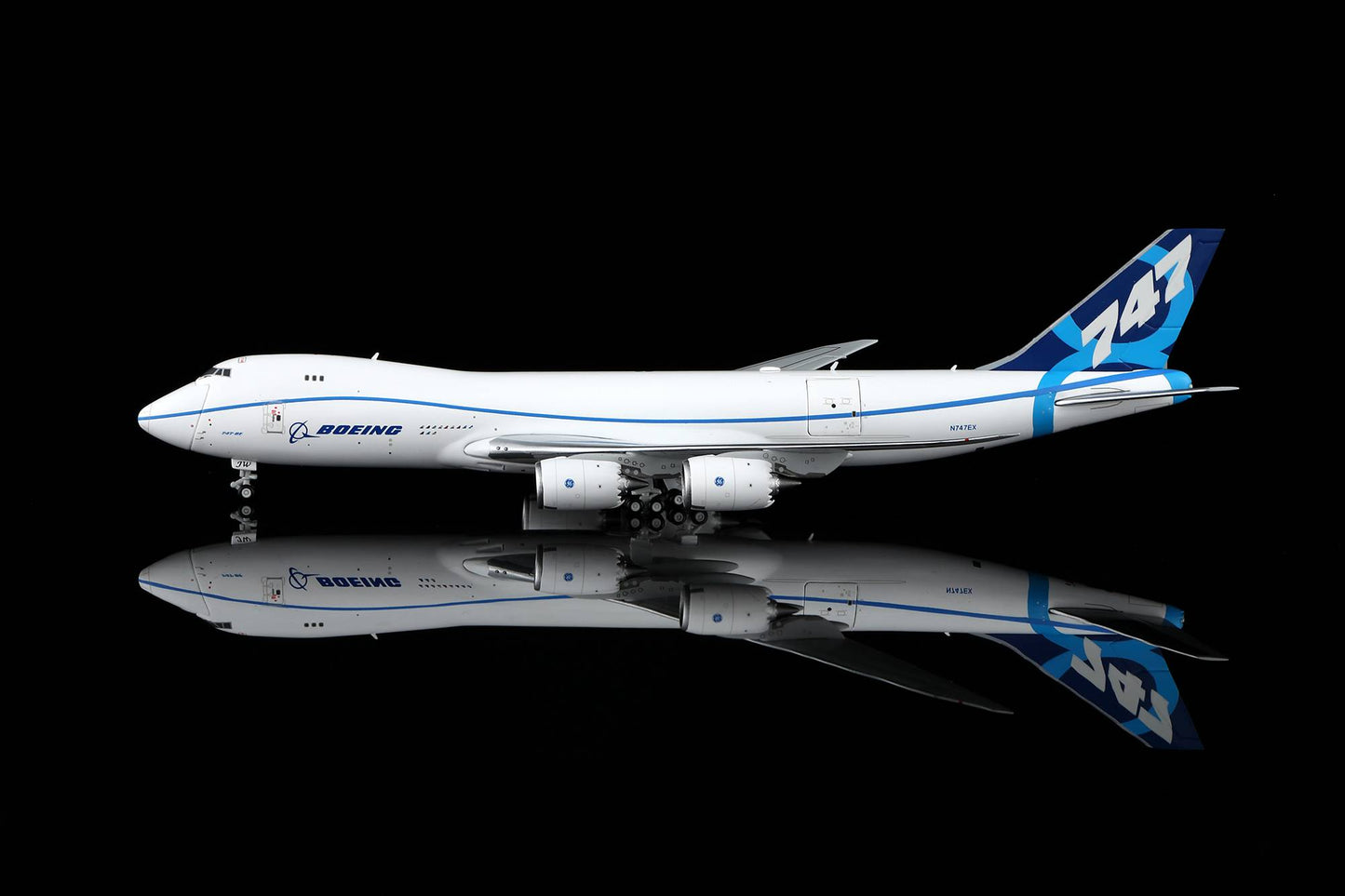 [PRE-ORDER] Boeing In House Livery (Interactive) B747-8F N747EX 1/400 Diecast Scale Models HXModels
