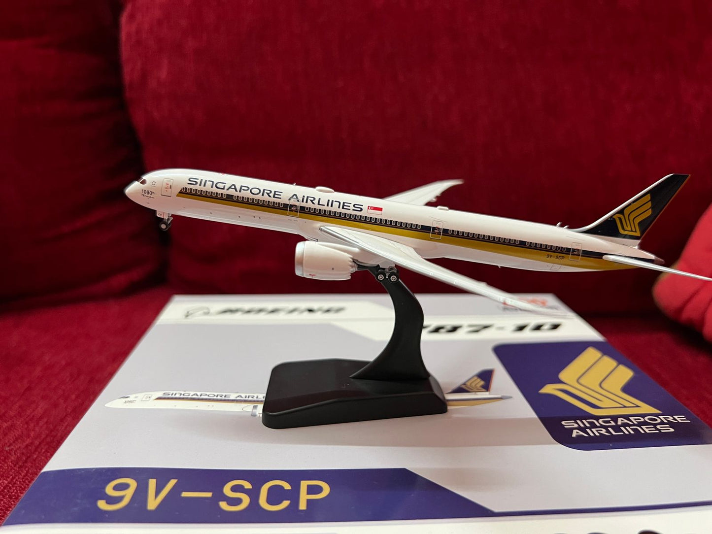 Singapore Airlines Boeing 787-10 (1000th 787 Dream)Liner Sticker) 9V-SCP 1/400 Diecast Scale Model Aviation400