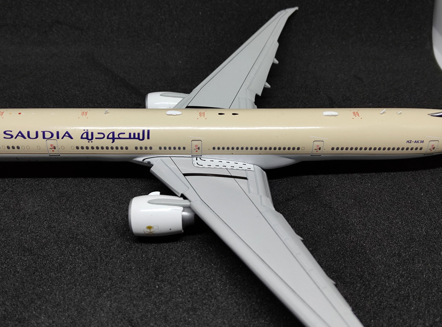 Saudia Boeing 777-300ER HZ-AK38 Flaps Down 1/400 Diecast Scale Model JCWings