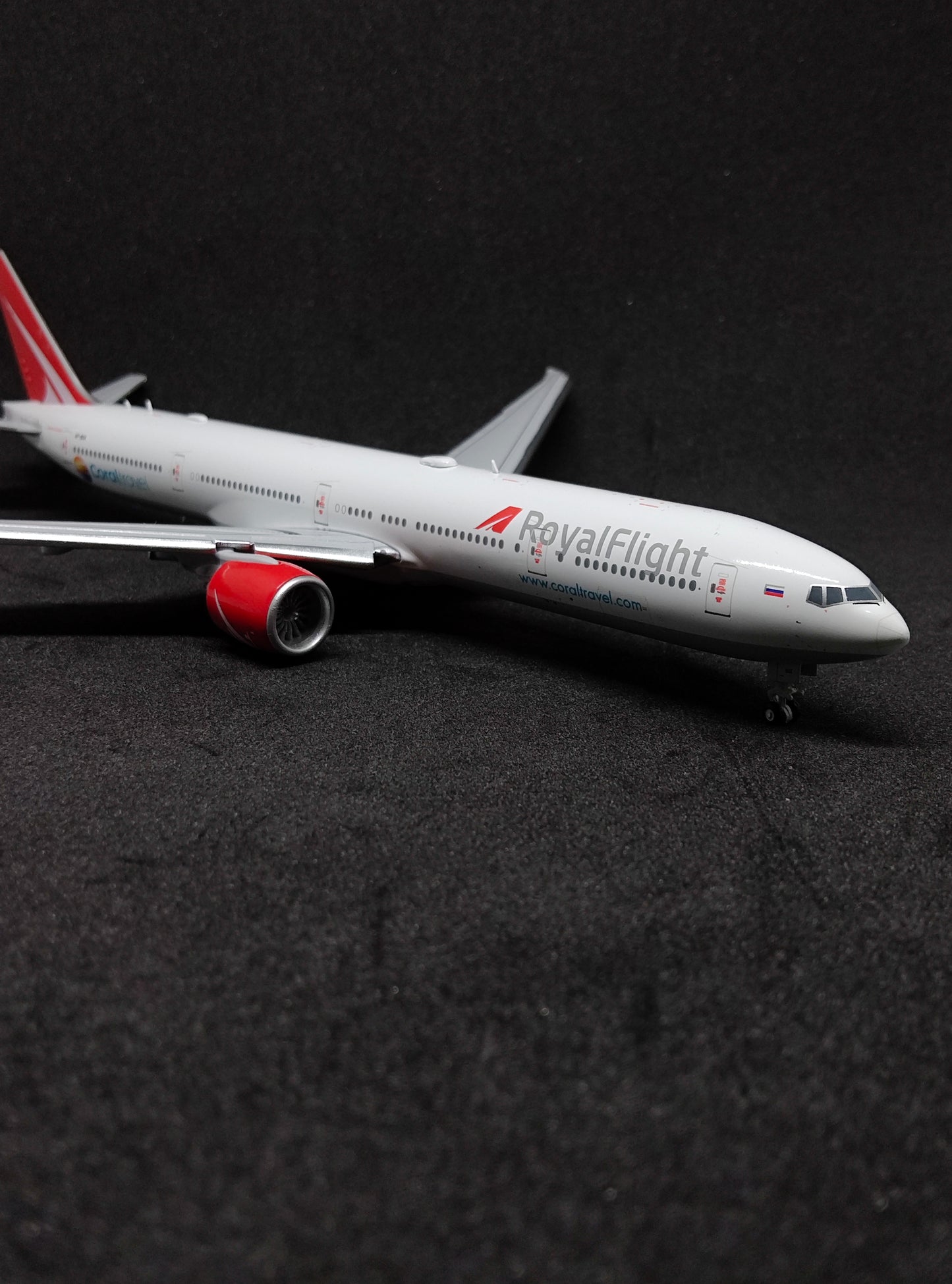 Royal Flight Boeing B777-300ER VP-BGK flaps down version 1/400 Diecast Scale Model JCWings