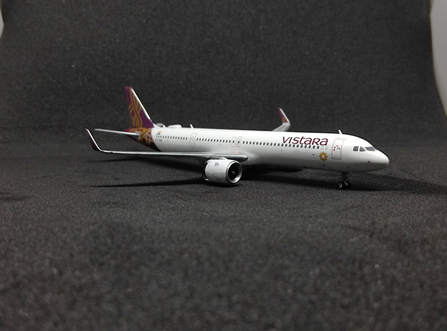 Vistara Airbus A321NEO VT-TVB 1/400 Scale Diecast Model JCWings