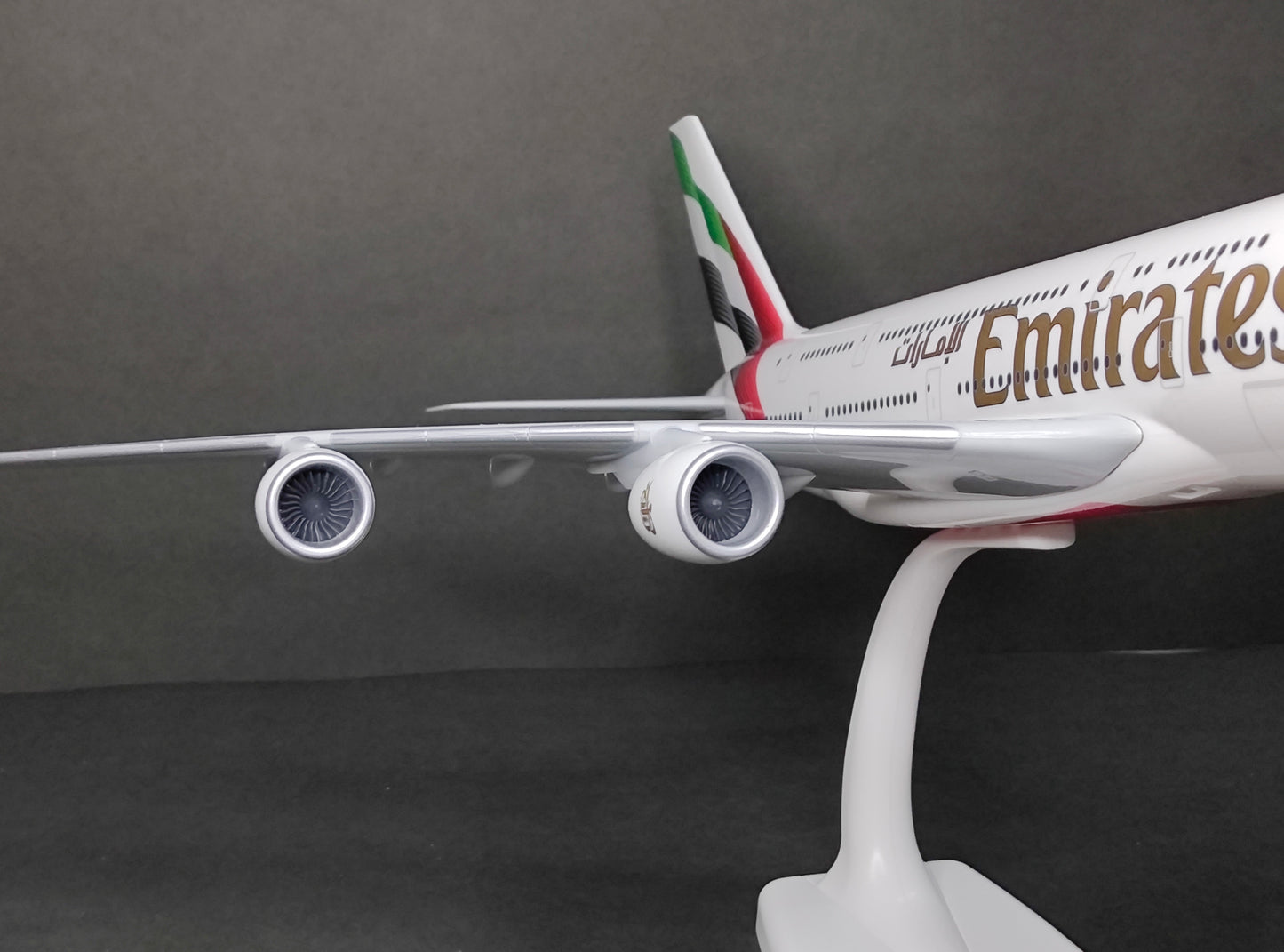 Emirates Airbus A380-800 A6-EOG (New Livery) 1/200 Scale Snap Fit Model