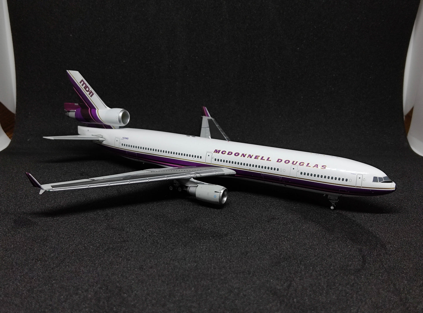 MCDonnell Douglas MD11 N211MD House Livery 1/400 Aircraft Scale Model YYWings
