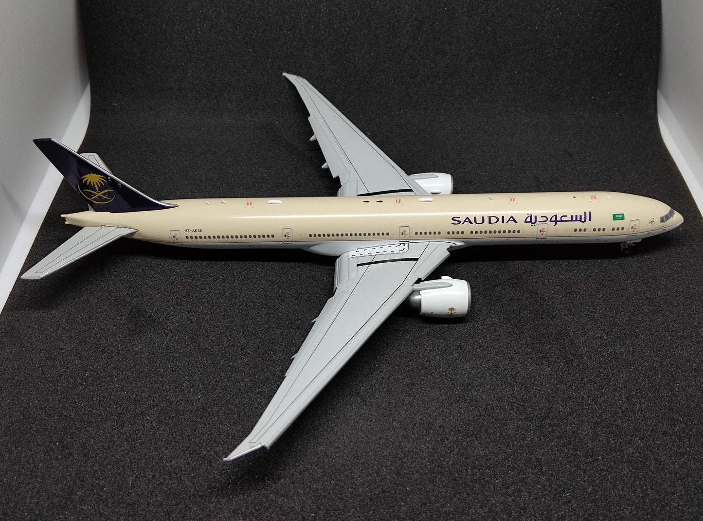Saudia Boeing 777-300ER HZ-AK38 Flaps Down 1/400 Diecast Scale Model JCWings