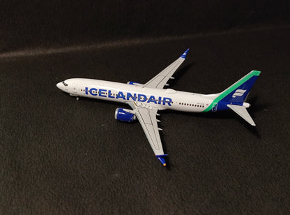 Icelandair Green Boeing B737 MAX9 TF-ICB 1/400 Diecast Scale Models Phoenix