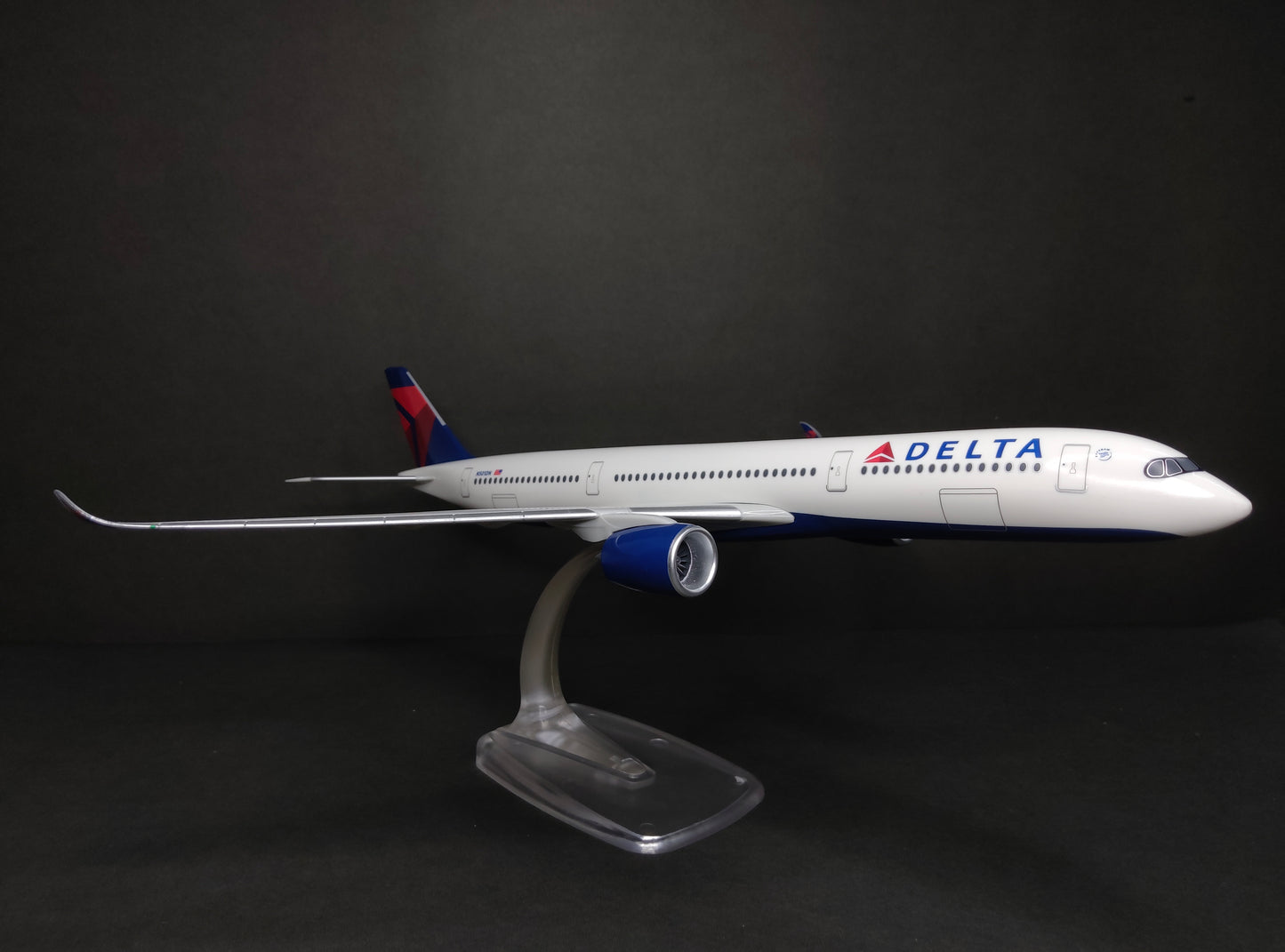 Delta Airlines Airbus A350-900 N501DN 1/200 Scale Snap Fit Model