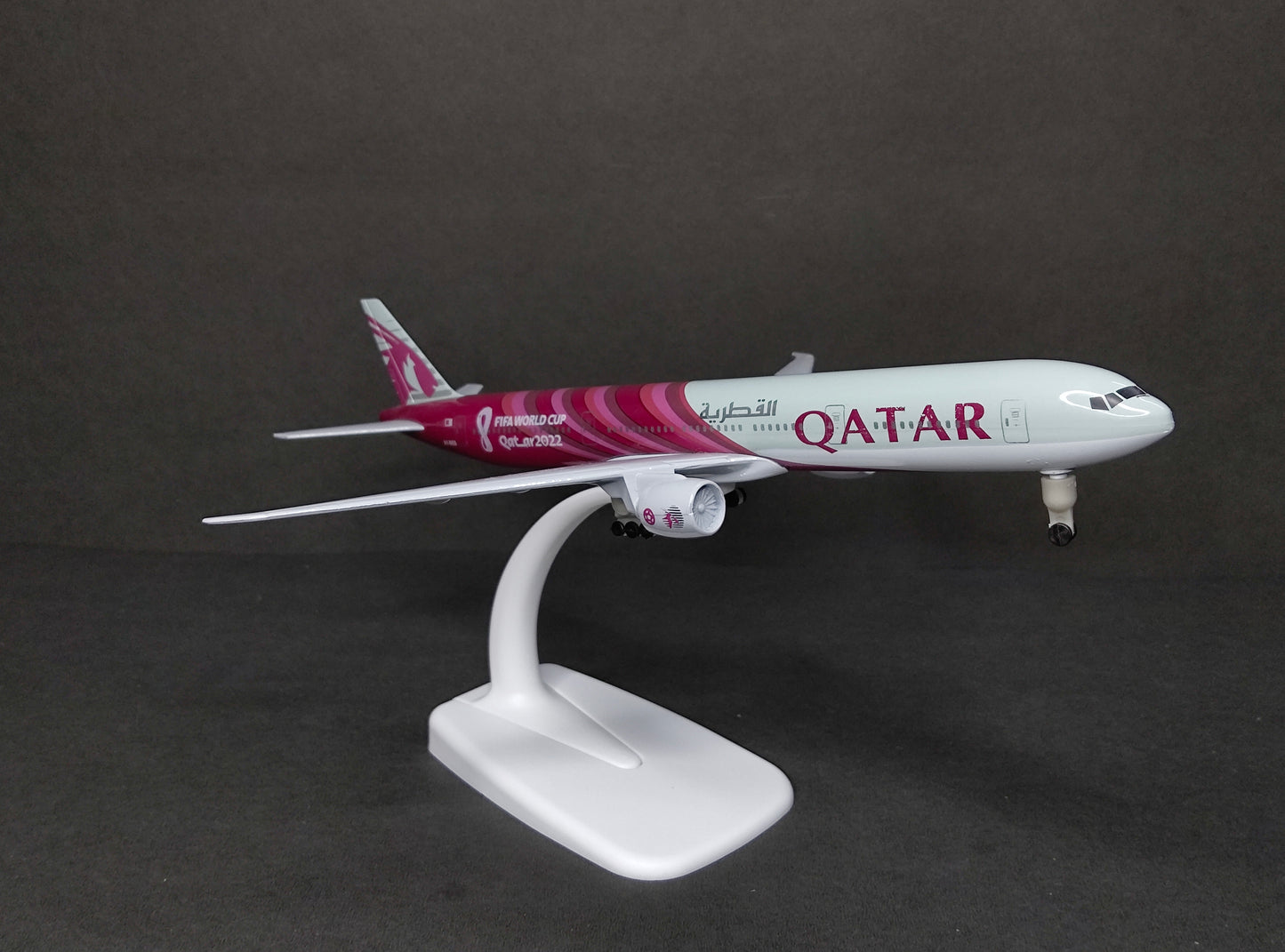 Qatar Airways Boeing B777-300ER A7-BEB 20cms Airplane Model