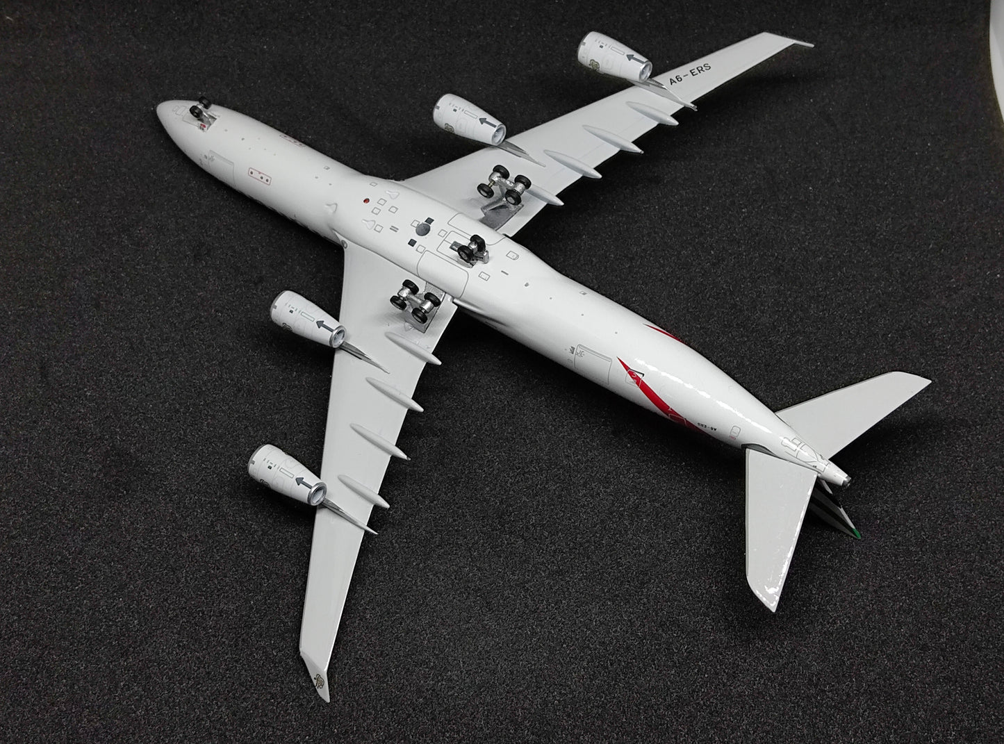 Emirates Airbus A340-300 A6-ERS 1/400 Diecast Model Aviation400