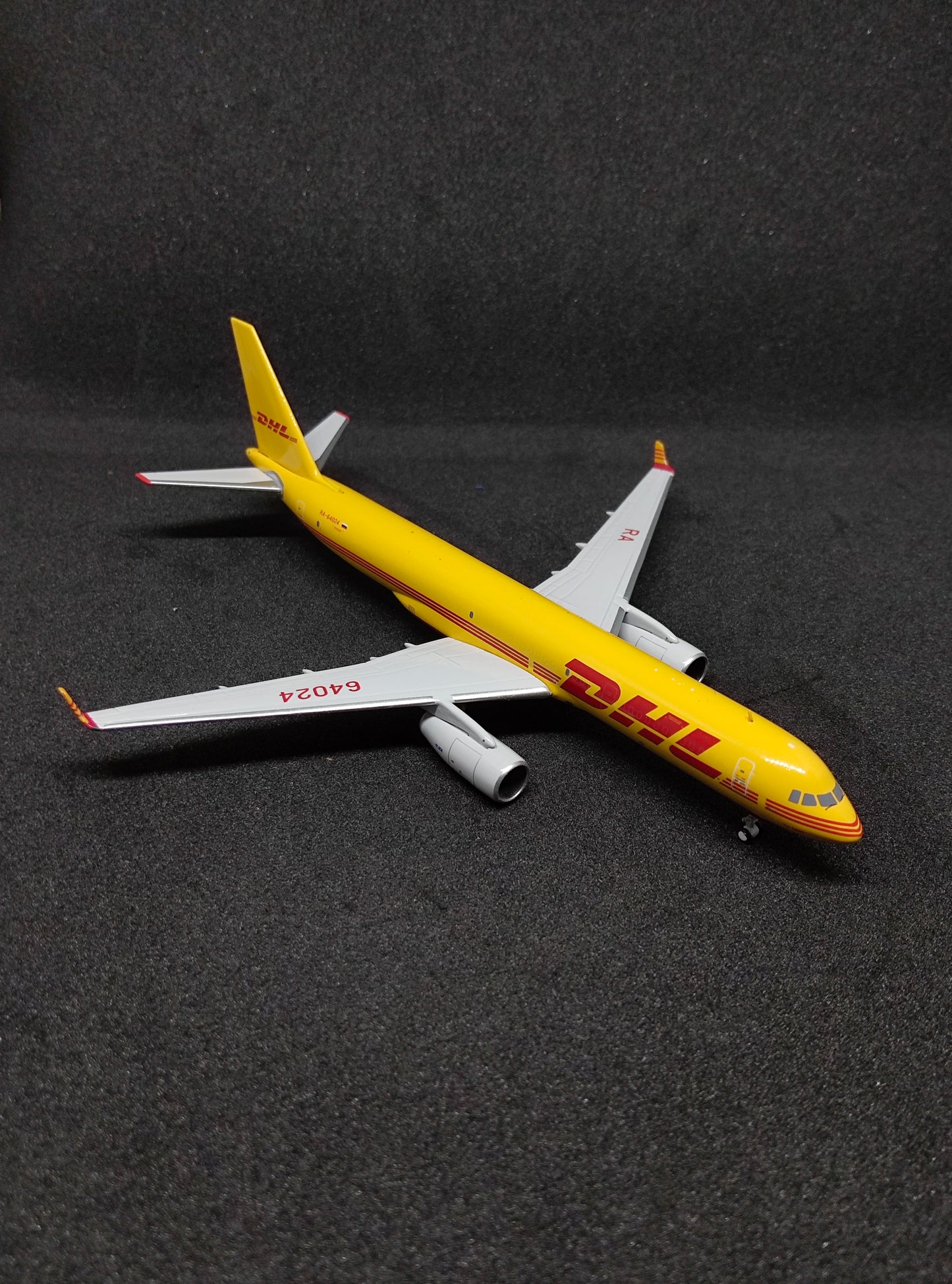 DHL Tuplov TU-204-100 RA-64024 1/400 Diecast Scale Model PandaModel