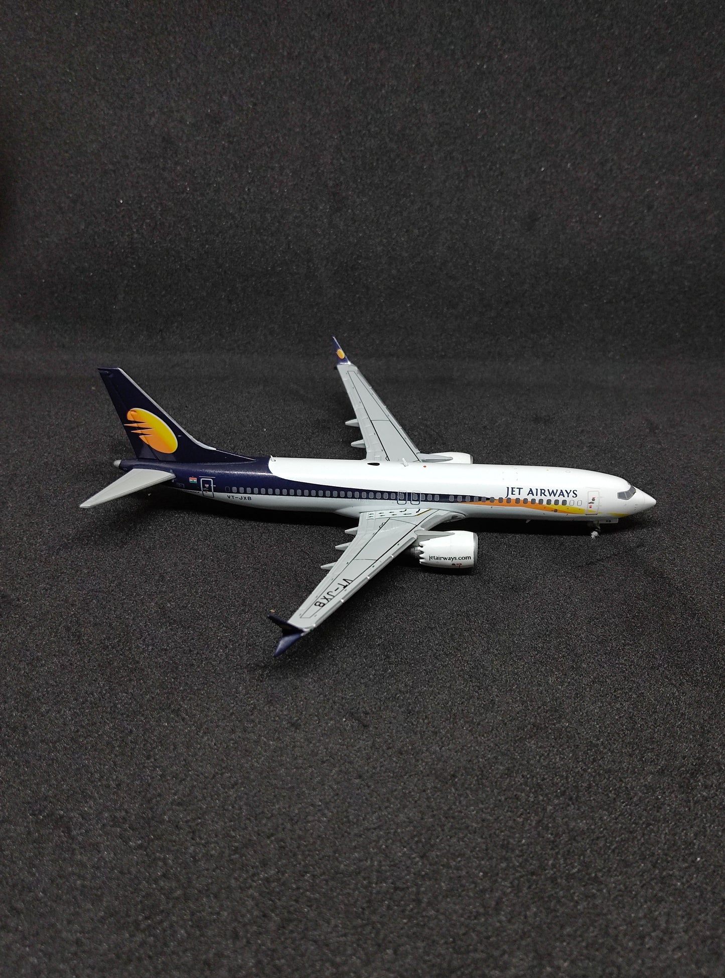 ജെറ്റ് എയർവേസ് ബോയിംഗ് 737 മാക്സ് 1/400 വിടി-ജെഎക്സ്ബി ജെസി വിംഗ്സ് ഡൈകാസ്റ്റ് സ്കെയിൽ മോഡൽ