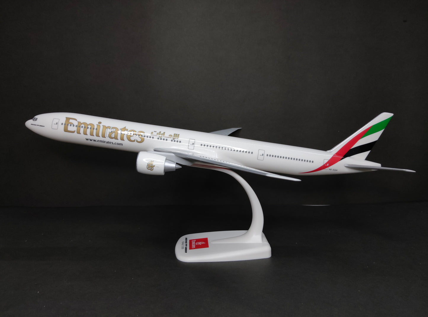 Emirates Boeing B777-300ER A6-EGH 1/200 Scale Snap Fit Model