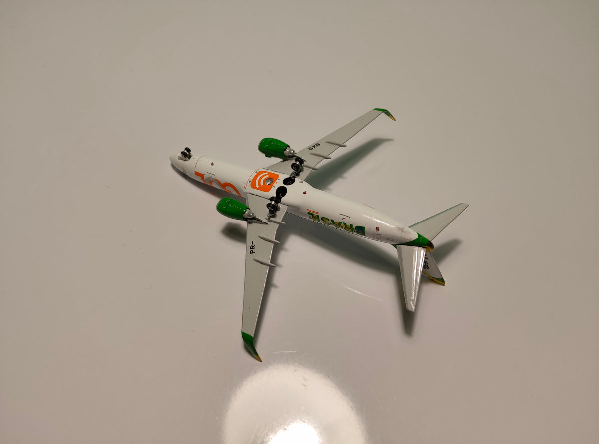GOL (Brazil Football Team Livery) Boeing B737-800 PR-GXB 1/400 Diecast Scale Model Phoenix Models