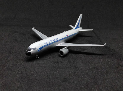 Air France Airbus A320-200 F-GFKJ (Retro Livery) 1/400 Diecast Scale Model Aviation400