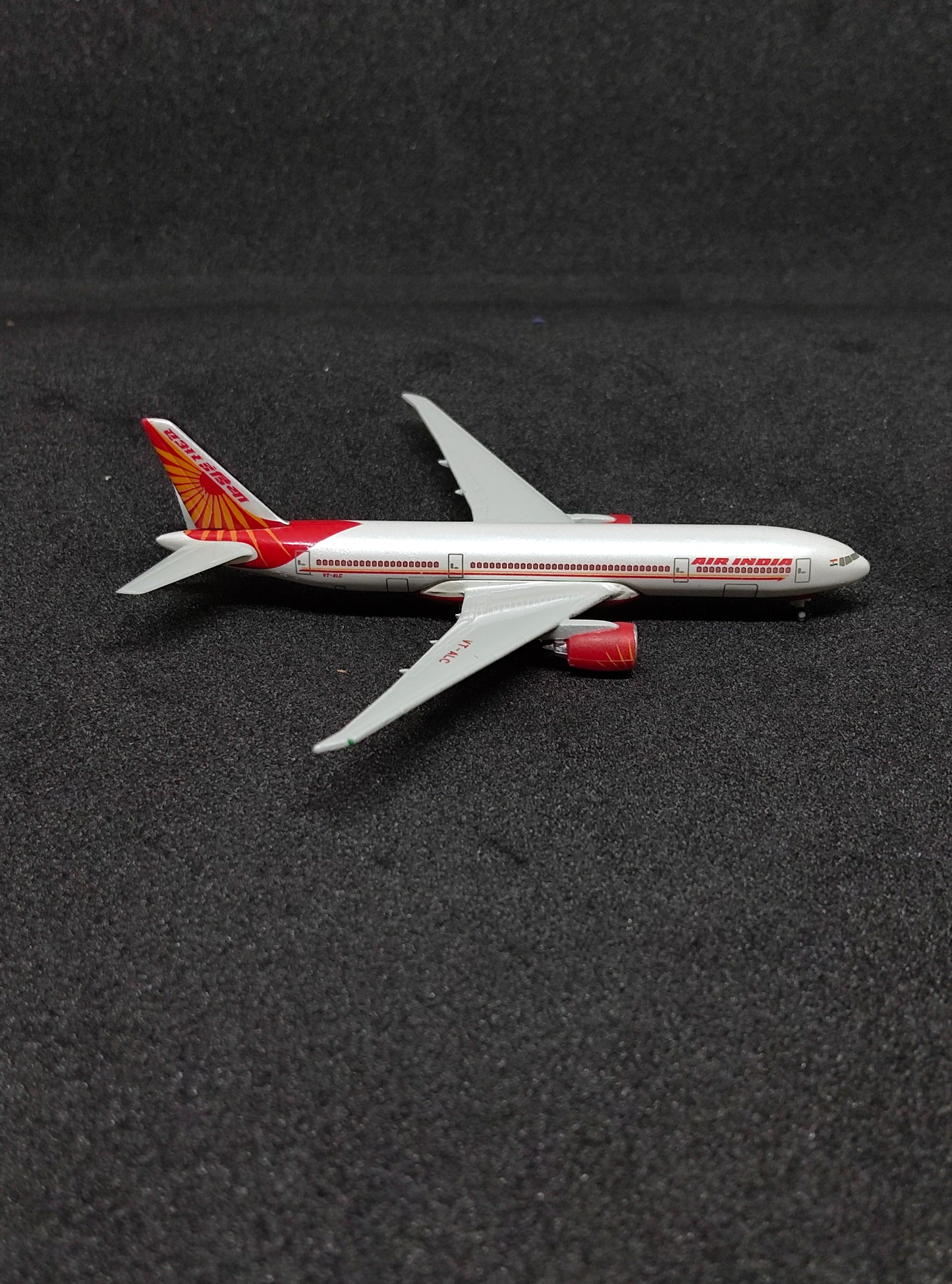 Air India Boeing B777-200LR VT-ALC 1/1000 Diecast Scale Model Hogan Wings