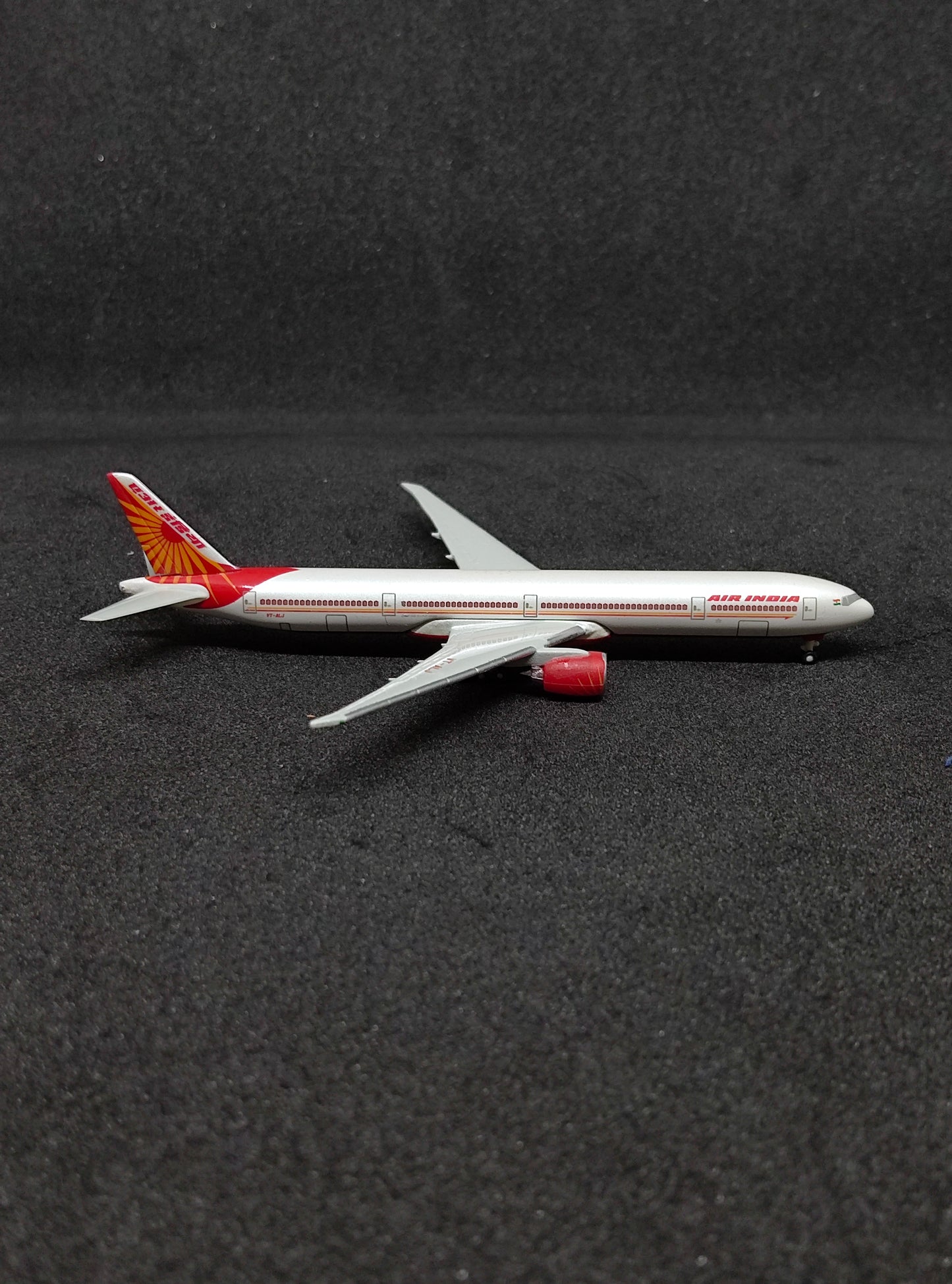 Air India Boeing B777-300ER VT-ALJ 1/1000 Diecast Scale Model Hogan Wings