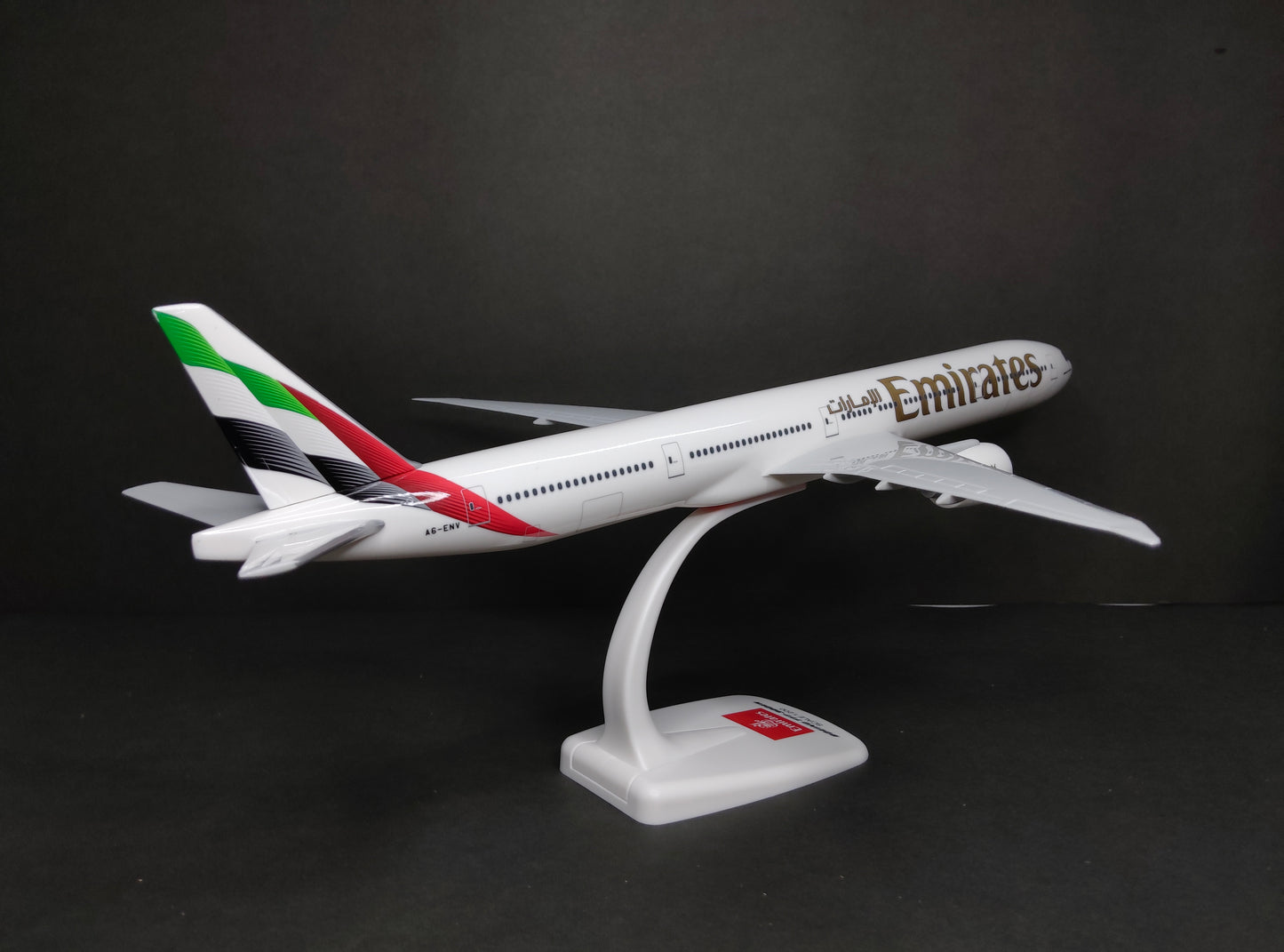 Emirates Boeing 777-300ER A6-ENV (New Livery) 1/200 Snap Fit Scale Model