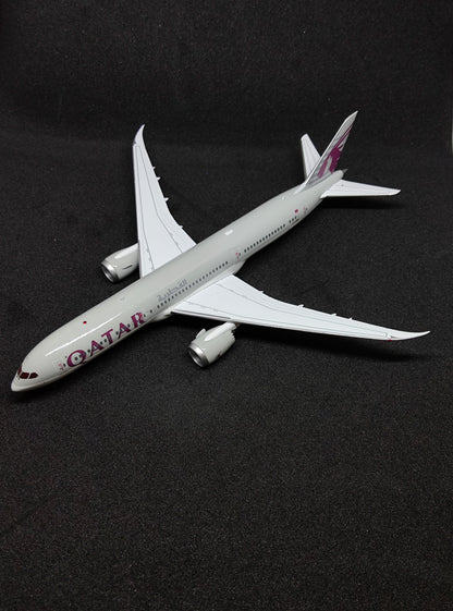 ഖത്തർ എയർവേയ്‌സ് ബോയിംഗ് 787-9 A7-BHF 1/400 ഡൈകാസ്റ്റ് സ്കെയിൽ മോഡൽ ഏവിയേഷൻ400