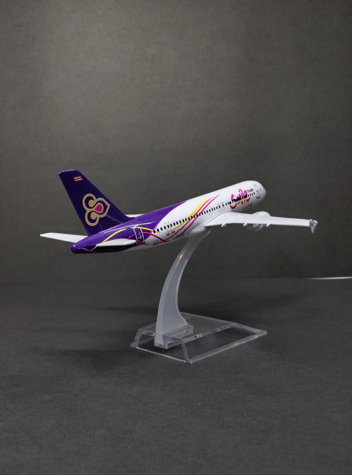 Thai Smile Airbus A320 HS-TXA 16cms Airplane Model