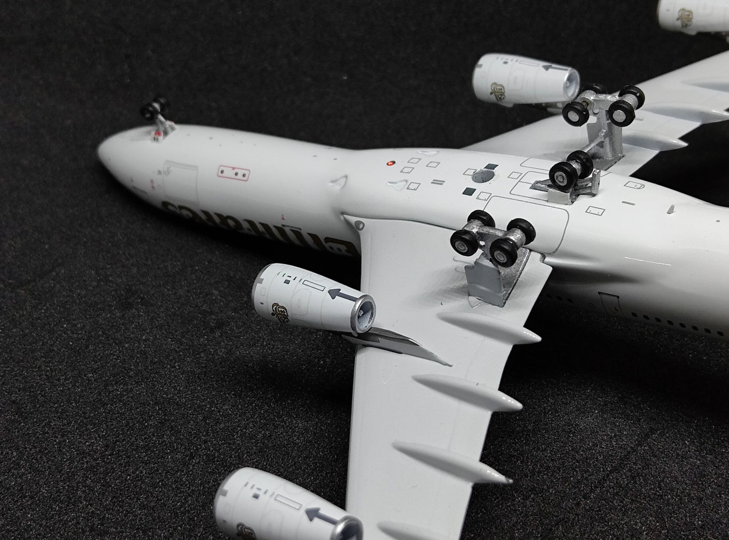 Emirates Airbus A340-300 A6-ERS 1/400 Diecast Model Aviation400