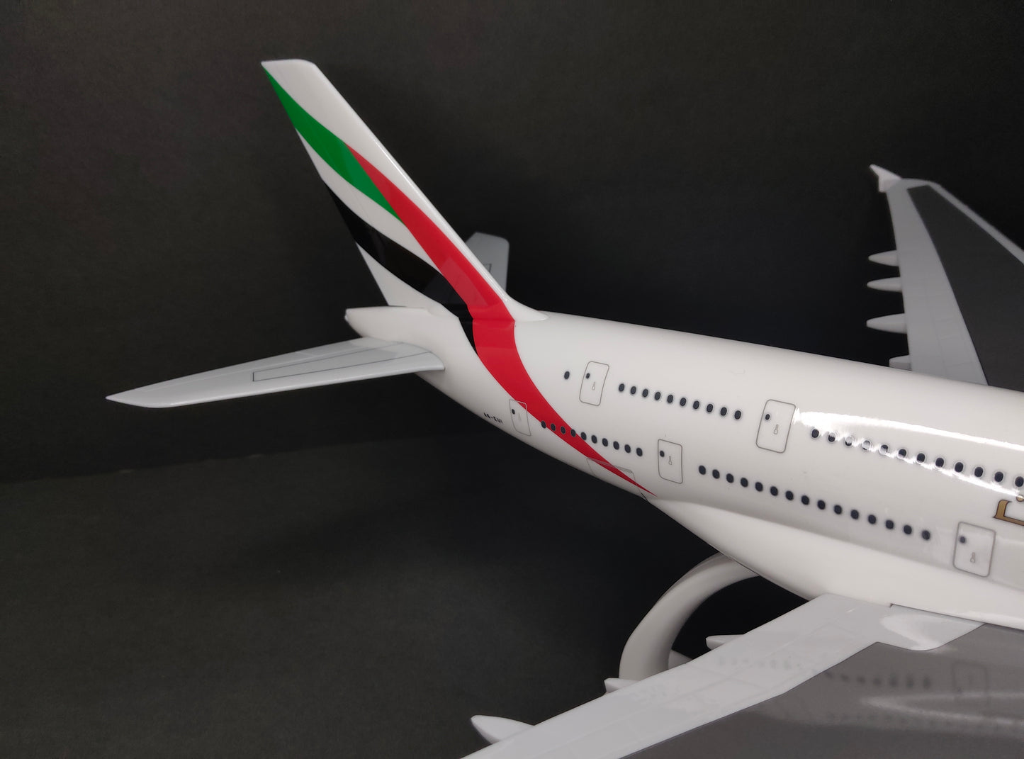Emirates Airbus A380-800 A6-EUI (Classic Livery) 1/200 Scale Snap Fit Model