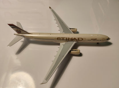 Etihad Airways Airbus A330-300 A6-AFB 1/400 Scale Diecast Phoenix Models