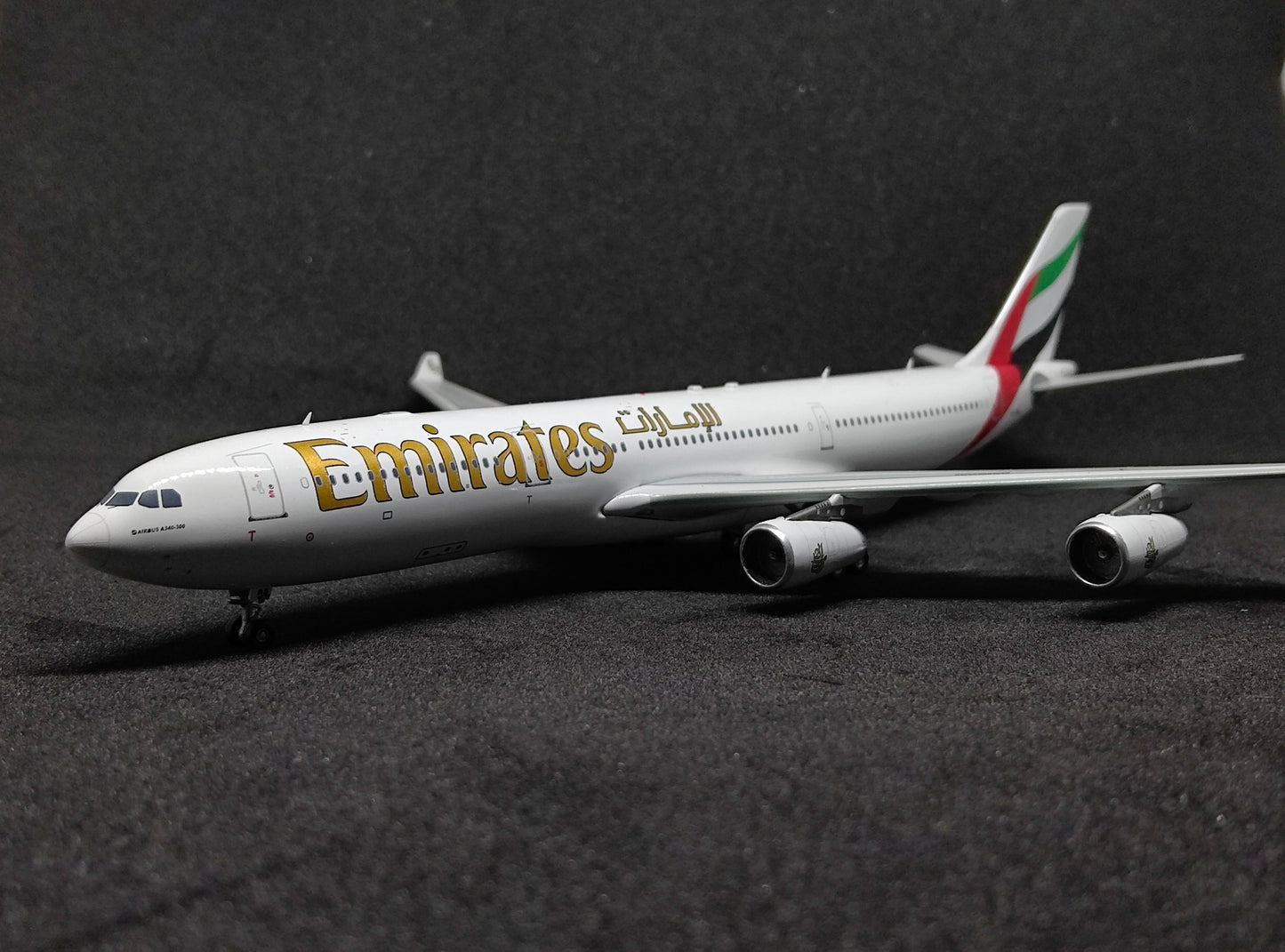 Emirates Airbus A340-300 A6-ERS 1/400 Diecast Model Aviation400